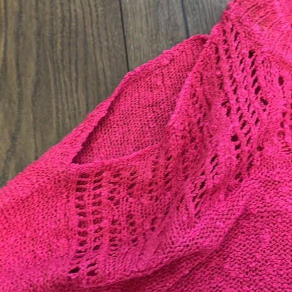 Umgee hot pink sweater with shoulder cut outs size large - Picture 3 of 7